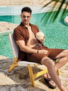 Mercer Haus Chemise boutonnée unie et shorts pour hommes pour l'été, convenant pour les vacances tropicales d'été à Hawaï. - Marron - Voir 3