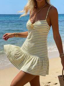 SHEIN EZwear 女士多巴胺奶油色条纹V领无袖连衣裙，饰有褶皱花卉图案，层叠荷叶边下摆，优雅的法式海滩度假风，性感迷人，适合派对、音乐节、情人节约会，春夏休闲浪漫迷你连衣裙 - 彩色 - 查看 8