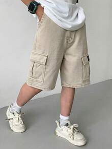 SHEIN Little Byeori 青少年男孩時尚返校街頭風休閒百搭設計 Y2K 復古酷感工裝口袋寬鬆舒適牛仔短褲 柔軟日常穿搭 夏季狂歡節與海灘日穿搭 - 卡其色 - 查看 5