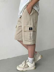 SHEIN Little Byeori 青少年男孩時尚返校街頭風休閒百搭設計 Y2K 復古酷感工裝口袋寬鬆舒適牛仔短褲 柔軟日常穿搭 夏季狂歡節與海灘日穿搭 - 卡其色 - 查看 7