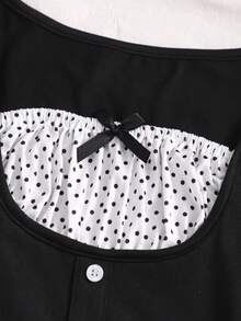 一件式少女优雅Y2K美学罗纹针织短袖上衣，饰有白色蕾丝边，正面纽扣细节，透气修身面料，适合日常休闲穿着、上学和周末外出等多种场合。 - 黑與白 - 查看 8