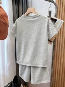 Resyla Conjunto de 2 piezas con blusa de cuello redondo y mangas cortas, y pantalones cortos con estampado floral brillante y adornos de rhinestone, regalo para amigos - Gris - Ver 2