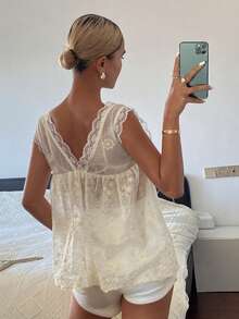 DAZY 女款無袖V領上衣，純色刺繡、提花與蕾絲拼接，優雅夏季度假外出上衣，適合校園穿搭 - 米色 - 查看 4
