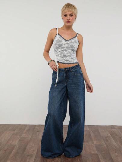 COUREZ Jeans de tiro bajo y pierna ancha en lavado azul medio / Ropa de verano Y2K para mujeres, Atuendos de verano para mujeres, Jeans de pierna ancha, Jeans oversize, Atuendos de festival, Atuendos de concierto, Prendas inferiores de verano