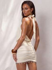 SHEIN Glamour 女士性感优雅露背系带杏色紧身迷你贝壳珍珠链连衣裙 - 鵝黃色 - 查看 2
