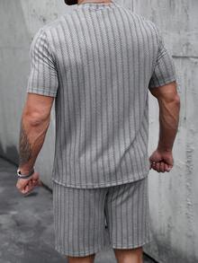 Manfinity Homme 男士圓領短袖T恤抽繩腰短褲休閒套裝，度假風 - 灰色 - 查看 2