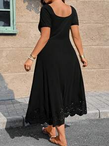 Breezaya 大码女士优雅时尚灯笼袖褶皱抹胸设计花卉刺绣A字下摆纯色针织连衣裙 - 黑色 - 查看 2