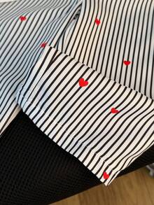 SHEIN Bộ 2 món bé gái mùa hè áo thun trắng ngắn tay thêu tim đen & quần sọc đen trắng, phong cách thường ngày dễ thương, mặc đi chơi, đi học - trắng - Xem 6