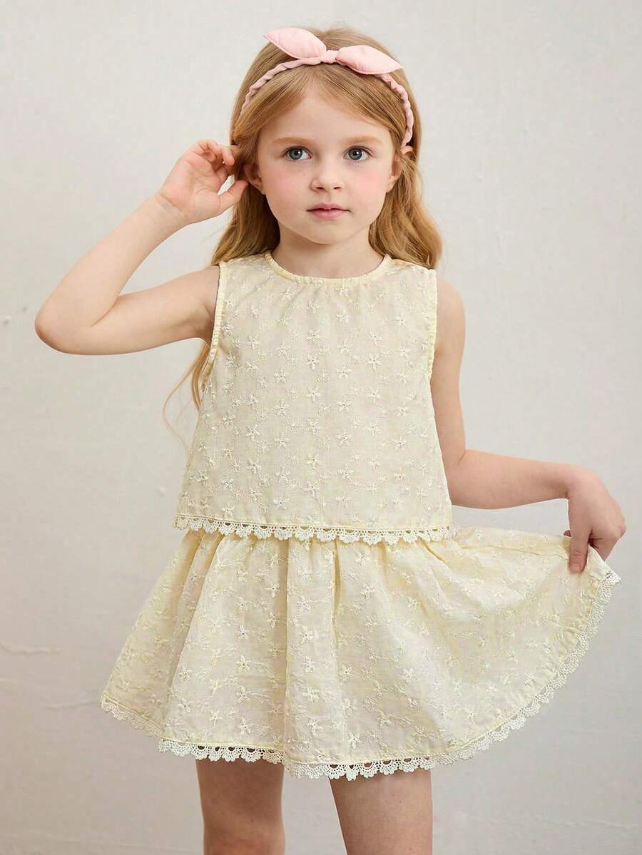 Emery Rose Kids Emery Rose Kids 少女编织刺绣纯色圆领不对称蕾丝下摆休闲上衣和迷你裙两件套,可爱、优雅、甜美、复古又时尚。适合妈妈、女儿、姐妹搭配,度假、节日、上学、日常穿着、居家聚会和特殊场合,春夏皆宜。 - 米色 - 查看 1