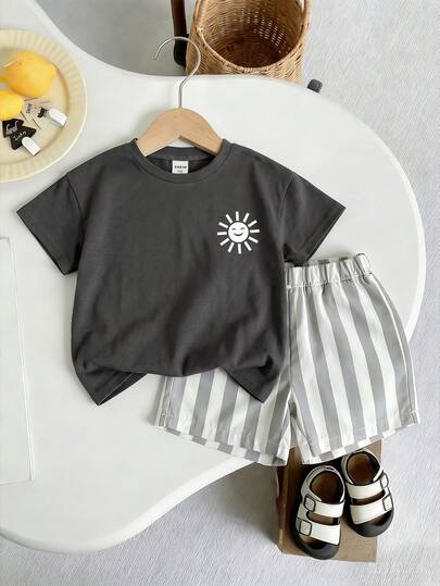 SHEIN Playful Pals 2pcs/Set Baby Boys' Summer Vacation Sun Print Round Neck Short Sleeve T-Shirt And Elastic Waist Striped Shorts Set, Infant & Toddler Clothing, Baby Boy T-Shirt Set, Summer Outfit, Suitable For 6M-3T, Beach Holiday Style, Casual Vacation Style