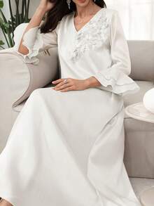 SHEIN Najma Vestido de estilo árabe con cuello en V, mangas con volantes y bordados florales para mujer, primavera/verano - Blanco - Ver 4