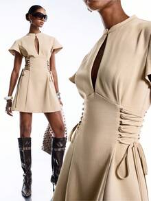 LYSMO 2026新款极简主义春夏女装交叉绑带露腰迷你连衣裙，时尚优雅，设计师款高品质连衣裙，女士短款鸡尾酒裙 - 卡其色 - 查看 1