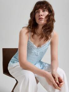 Ontre Blusa larga de satén negro con encaje, de tela elástica y cómoda, con dobladillo asimétrico y tirantes de espagueti.Atuendo casual y elegante para oficina, invitados de boda, fiestas navideñas y de Año Nuevo - Azul 2 - Ver 7