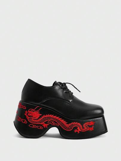 Sugerpunk รองเท้าแตะส้นสูงผู้หญิง~ 2026 แฟชั่นใหม่ฤดูใบไม้ผลิและฤดูใบไม้ร่วงสไตล์พังก์สีเข้ม PU รองเท้าแพลตฟอร์มหัวกลม รองเท้าหนังขนาดเล็กปักสำหรับผู้หญิง รองเท้าส้นสูงสไตล์ญี่ปุ่น Jk รองเท้าผูกเชือกรองเท้าเรโทร