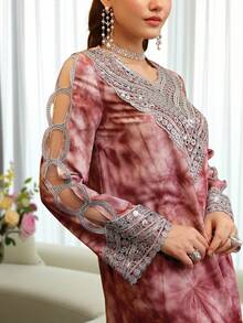 Al Najma 女士紫色扎染印花连衣裙，饰有刺绣、珠饰蕾丝边，宽松腰身设计，优雅显瘦 - 紅色 - 查看 3
