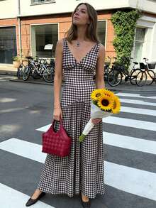 SHEIN PETITE Đầm nữ kẻ caro chắp vá kiểu milkmaid năm 2026, không tay, có chi tiết nhún bèo và gấu xòe rộng, khóa kéo, kiểu dáng tối giản, thích hợp mặc hàng ngày đi làm hoặc đi nghỉ lễ. - Đen và trắng - Xem 5
