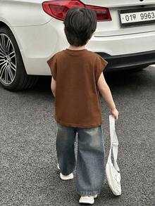 SHEIN Little Byeori 小男孩舒適字母貼布休閒背心，適合戶外活動、學校、居家休閒與專業運動，夏季Y2k度假風SS26街頭風假日復古波西米亞節慶派對可愛生日男孩端莊款 - 彩色 - 查看 4