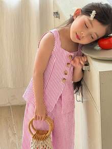 SHEIN Little Byeori Bộ đồ thể thao năng động cho bé gái, phong cách đường phố thường ngày, gồm áo không tay cổ vuông kẻ sọc và quần ống đứng. - Đỏ và trắng - Xem 4