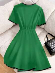 Franclia 女士优雅蝴蝶结装饰撞色滚边收腰短连衣裙，夏季 - 綠色 - 查看 2