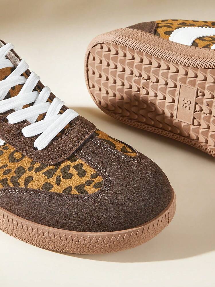 CUCCOO EASI Women's Lace-Up Splicing Leopard Print Round Toe Flat-Bottomed Casual Sneakers Comfortable Daily Outdoor Casual PU Leather Brown Leopard Print Casual Sneakers