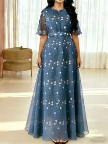 Modelyn 藍白花卉印花仿刺繡優雅圓領泡泡袖女款極簡主義長洋裝，夏季收腰婚禮賓客度假款 - 彩色 - 查看 7