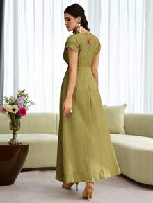 Al Najma Gaun Elegan Wanita Model Mengembang dengan Leher V dan Pinggang Ramping, Bordir - MultiWarna - View 8