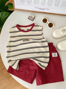SHEIN 2 pièces Ensemble Top sans manches imprimé rayé et short de couleur unie confortable et polyvalent pour jeunes garçons - Rouge - Voir 9