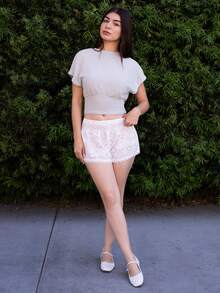 Andrea Bello 2025新款夏季女装波西米亚风度假风，女款白色镂空刺绣宽松短裤 - 白色 - 查看 4