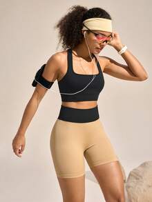 Exploreva Damen Outdoor Yoga Sport Set: Vielseitiger Sport-BH mit Rückenausschnitt; Hochtaillierte Shorts mit Kniebeugen-Schutz - Verschiedenfarbig - Übersicht 3