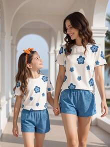 Set de 2 piezas de camiseta de manga corta con cuello redondo y estampado floral + pantalones cortos con estampado de flores azules para niñas de 4 a 7 años, de tela ligera y cómoda, adecuado para uso diario en primavera/verano - Multicolor - Ver 5