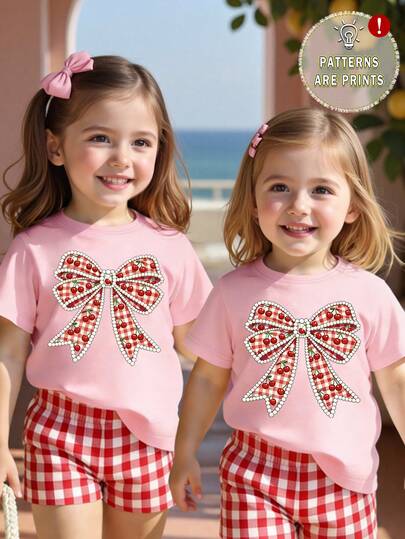 春夏女童休闲时尚创意个性清新可爱简约樱桃、格子、蝴蝶结装饰图案印花舒适基础款短款T恤，温暖的夏秋风格，适合春、夏、秋季休闲外出穿着。