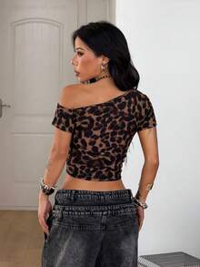 Coolane 女士春季街头风Grunge哥特复古Y2K朋克铆钉孔眼黑色不对称领修身短袖T恤 - 棕色 - 查看 6