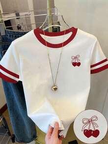 少女休闲樱桃图案短袖圆领T恤，适合夏季穿着，美式学院风，修身白色T恤，日常穿着舒适百搭，红色花卉条纹设计，水果爱心蝴蝶结点缀，春夏秋冬皆宜，白色T恤撞色红色 - 彩色 - 查看 1
