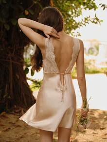 SilkySpell Váy ngủ Pyjama Satin hở lưng có ren tương phản - Rượu sâm banh - Xem 6