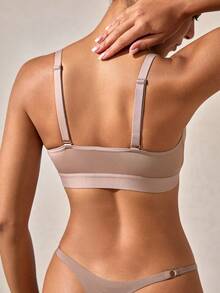 Veilyse Casual Fishnet & Lace Patchwork Hollow Out Sexy Deep V Front Closure Wireless Bra - Mocha Brown - View 2