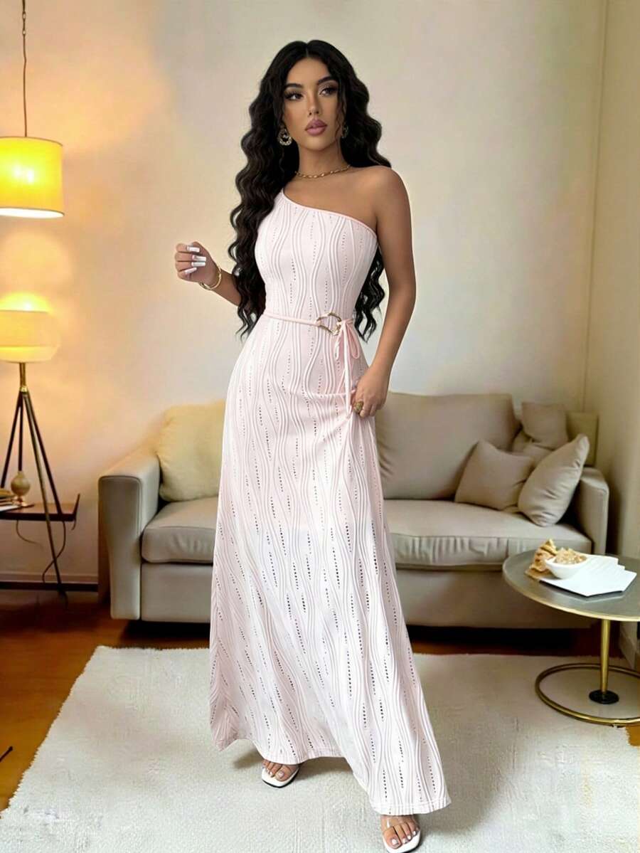 Xyvia 夏季女士性感吊带不对称领口轻薄粉色针织镂空修身腰部金属扣系带连衣裙 - 粉色 - 查看 1