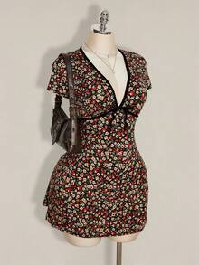 SHEIN ICON Đầm chữ A tay ngắn cổ chữ V sâu họa tiết hoa nhí kiểu retro Y2K cỡ lớn, thắt eo, thích hợp cho đi học, mặc thường ngày, đi nghỉ mát, mùa hè. - Nhiều màu - Xem 6