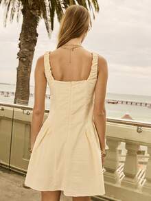 Aralina 轻盈挺括的方领修身A字廓形，休闲可爱夏季女装春季连衣裙，适合度假穿着。 - 米色 - 查看 2