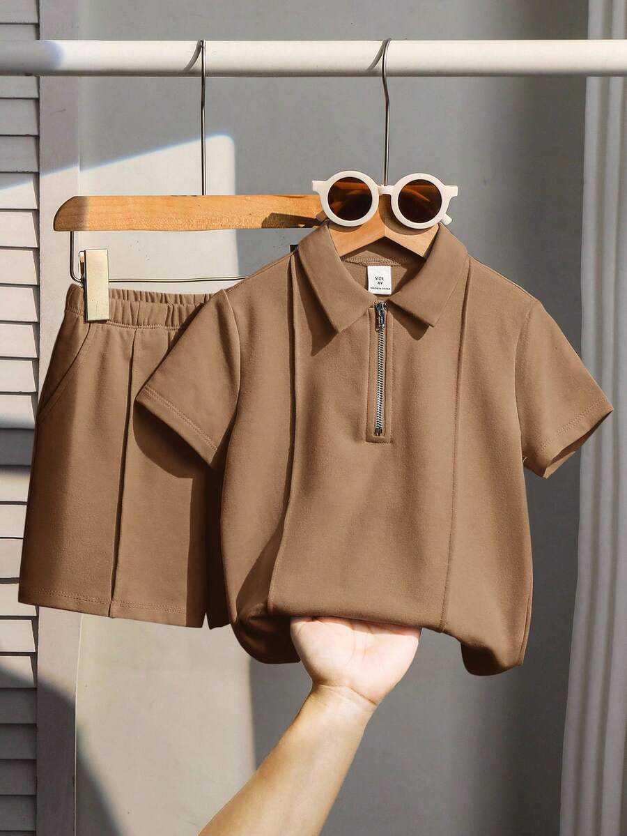 SHEIN Bộ 2 món áo polo và quần short dệt kim rộng rãi, màu trơn, thích hợp cho bé trai mặc đi học, dự tiệc sinh nhật, các sự kiện buổi tối, biểu diễn, đám cưới, lễ rửa tội, lễ tốt nghiệp. Phù hợp cho mặc hàng ngày, đi học, du lịch, thể thao, phong cách Trung Đông, mùa xuân, mùa hè. - màu nâu - Xem 1