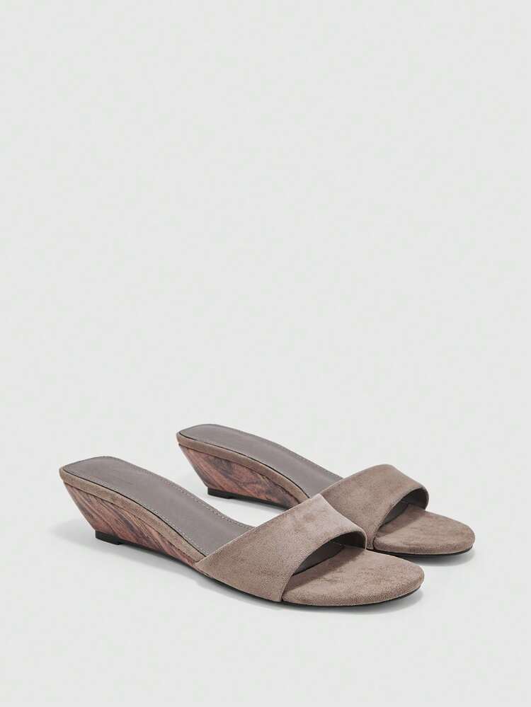CUCCOO BIZCHIC Women Gladiator Sandals