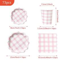 Platos cuadrados desechables con pétalos en forma de cuadros rosas, servilletas, vasos de papel, set de suministros desechables para fiestas, adecuado para 16 invitados, apto para cumpleaños, bodas, fiestas temáticas, picnics familiares, utensilios desechables para fiestas - Ver 2