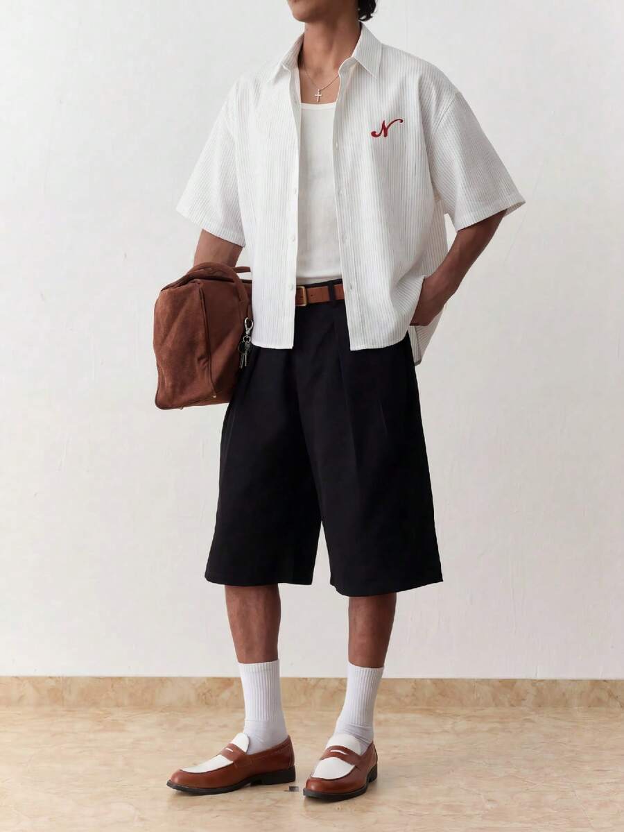 SWAVVY Camisa casual de manga corta, de un solo pecho, con diseño bordado, holgada para hombres - Blanco - Ver 1