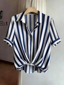 SHEIN LUNE CURVE 大码蓝白条纹不对称下摆短袖休闲衬衫 - 彩色 - 查看 1