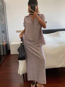 DAZY Bộ đồ nữ gồm áo sơ mi ngắn tay cổ bẻ dáng rộng và chân váy dài suông cạp chun, kiểu dáng thường ngày. - Màu Khaki - Xem 3