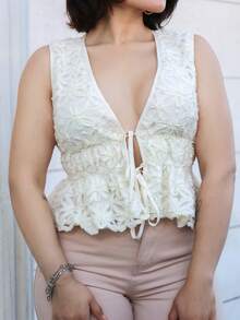 Lupita Cardoza 女式提花深V领系腰荷叶边下摆性感时尚衬衫 - 杏色 - 查看 4