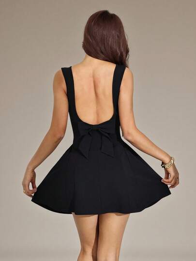 SHEIN PETITE Đầm ngắn nữ gợi cảm tối giản, màu trơn, hở lưng, thắt eo, thích hợp cho mùa hè, đi club.