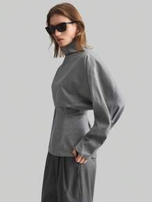 Ontre Áo kiểu nữ 2026SS, Áo casual đa năng, Áo sơ mi tay cánh dơi màu xám nhạt, Áo kiểu cổ lệch, Áo sơ mi thiết kế thời trang, Áo tay dài dáng rộng chất liệu vải dệt, Áo kiểu cổ lửng, Thích hợp cho công sở, giáo viên, đi học, dự đám cưới, phong cách thành thị thanh lịch, tối giản, thoải mái khi đi làm. - Xám - Xem 2