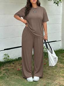 GalTyme 大码女式休闲日常通勤简约字母装饰落肩宽松T恤和阔腿裤套装，春夏秋季 - 駝色 - 查看 3