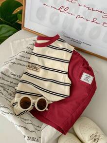 SHEIN 2 pièces Ensemble Top sans manches imprimé rayé et short de couleur unie confortable et polyvalent pour jeunes garçons - Rouge - Voir 4