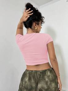 SHEIN BAE Áo thun kaki bó sát, màu trơn, kiểu dáng grunge, khoét lỗ, thích hợp cho các lễ hội âm nhạc, buổi hòa nhạc và mặc thường ngày. - Bụi hồng - Xem 2